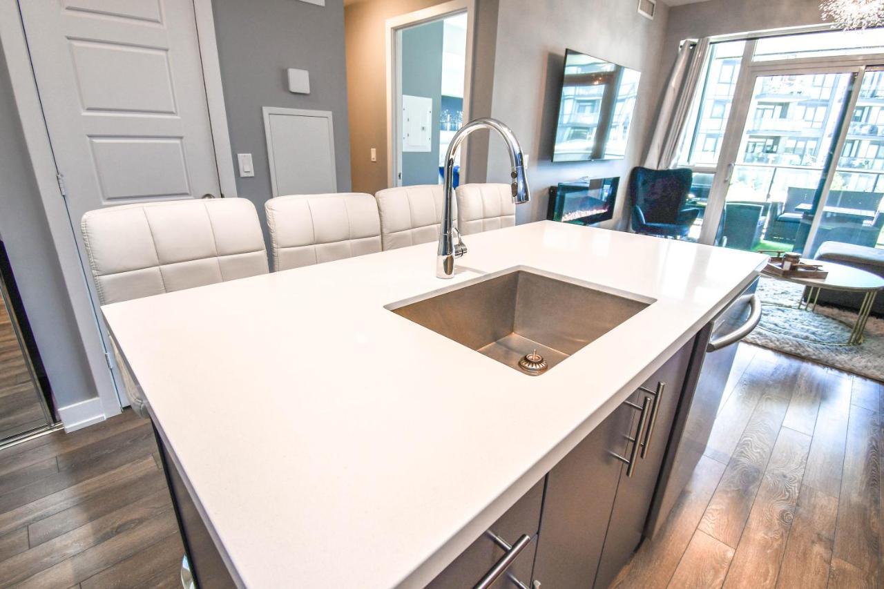 Pet Friendly Condos At Friday Harbour Innisfil Exterior foto